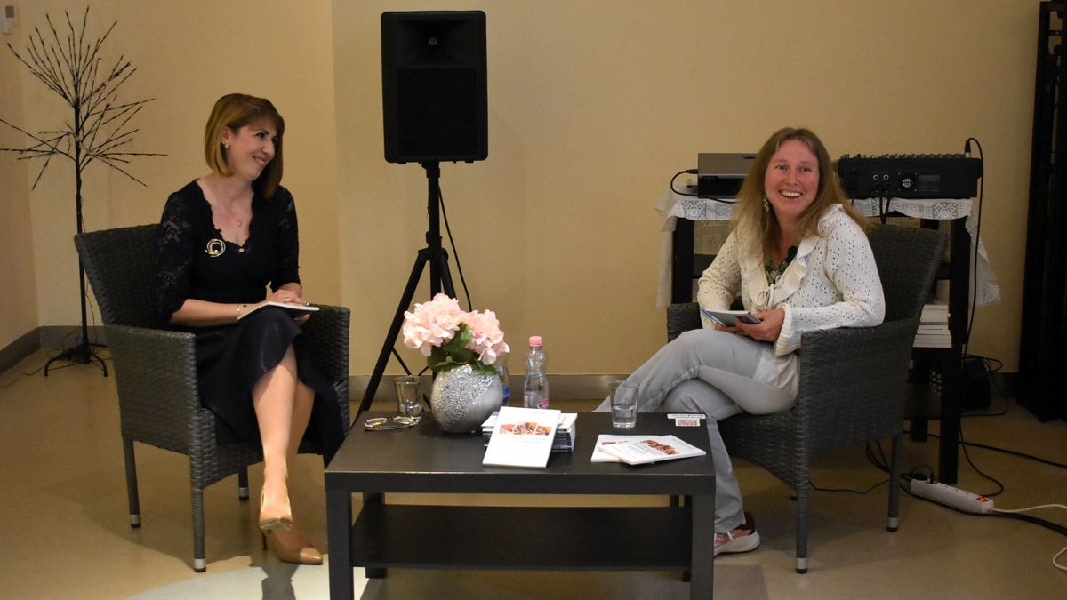 Szülőknek kötelező: bemutatták Szalóky-Szekeres Petra első könyvét