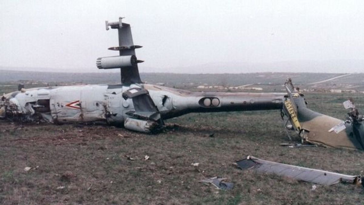 Helikoptertragédiában hunyt el 2 magyar katona, virágokkal emlékeznek a lőtéren