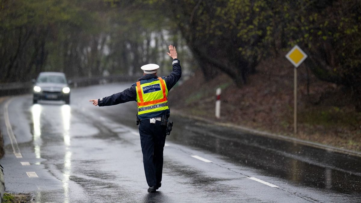 Razziát tartottak Ajkán: egymás után büntették a szabálytalankodó sofőröket