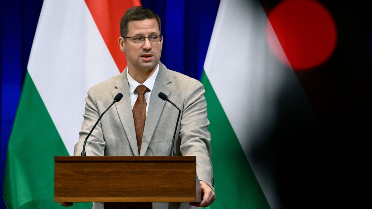 Gulyás Gergely: Marad a védett ár, az energiaellátás biztosított – kövesse nálunk élőben