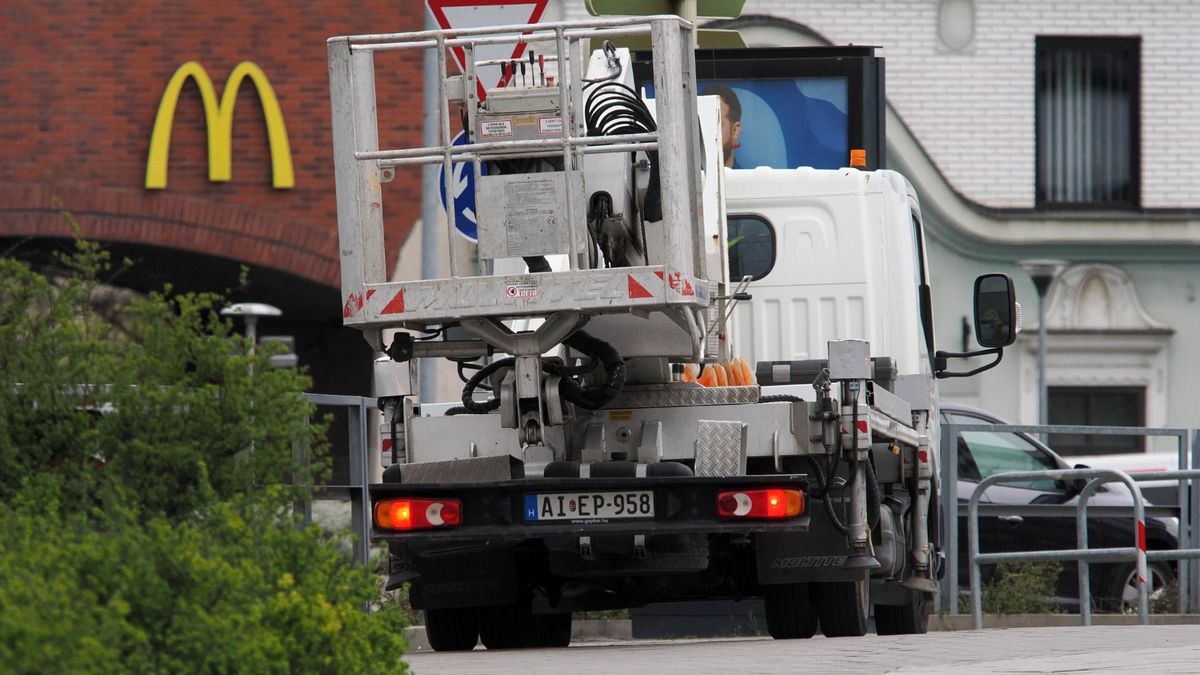 Készülnek a tervek a Hotel előtti körforgalom lámpásítására