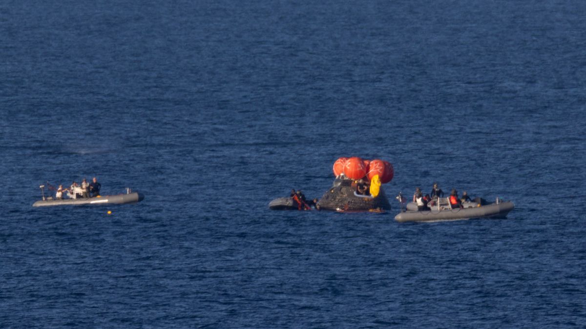 Sikerrel visszaérkezett a Földre a NASA Holdat megkerülő űrkabinja, az Orion (videó)