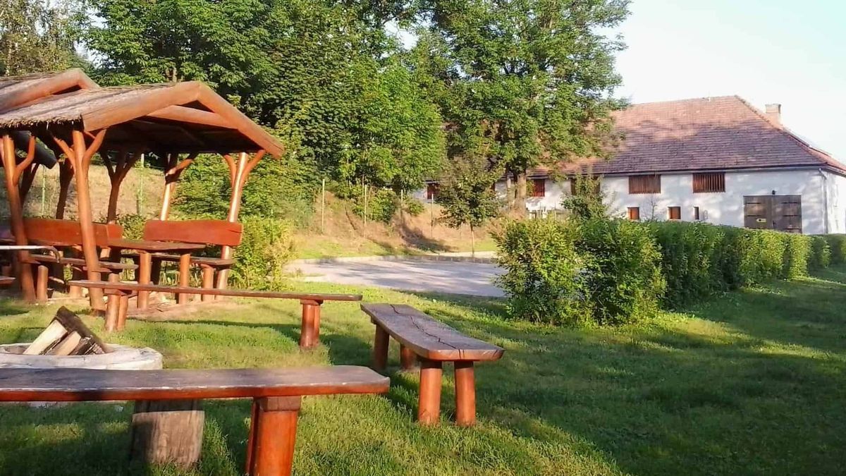 Különleges szálláshely újult meg a vadregényes Bakonyban és kulcsosházat is ajánlhatunk 