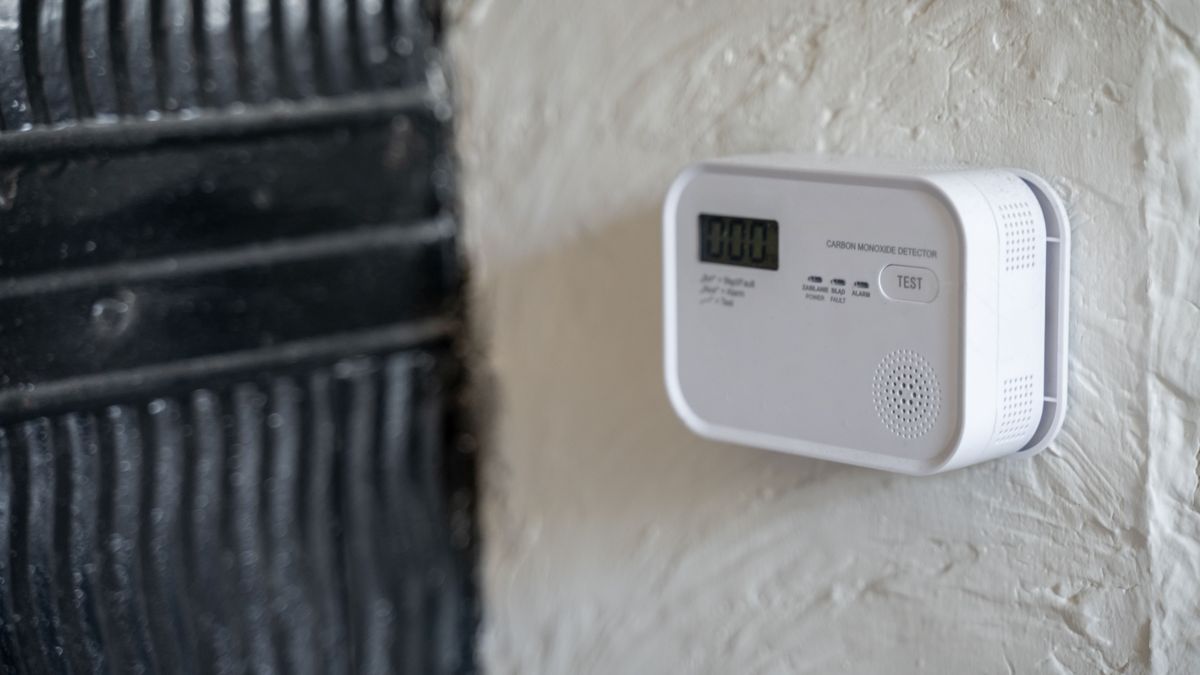 Tragédia egy sorházban: halálos szén-monoxid-mérgezés történt Pápa térségében