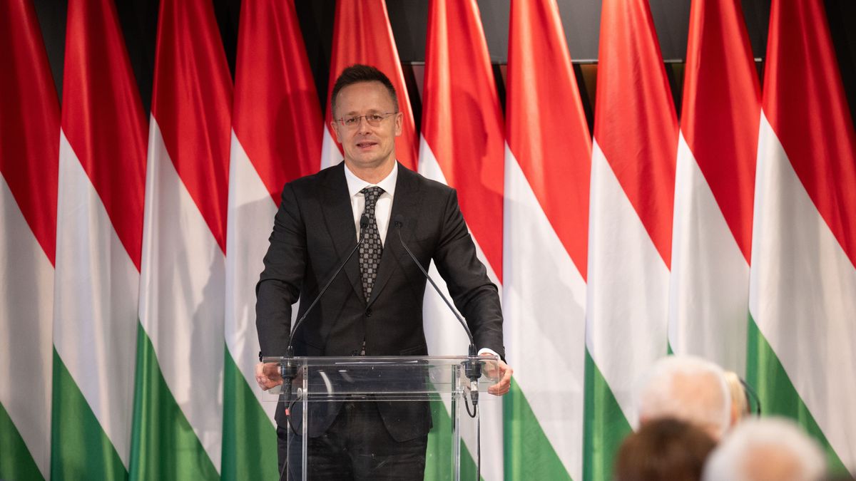 Szijjártó Péter: a jelenlegi nehézségek közepette a kormánynak meg kell védenie a magyar vállalatokat