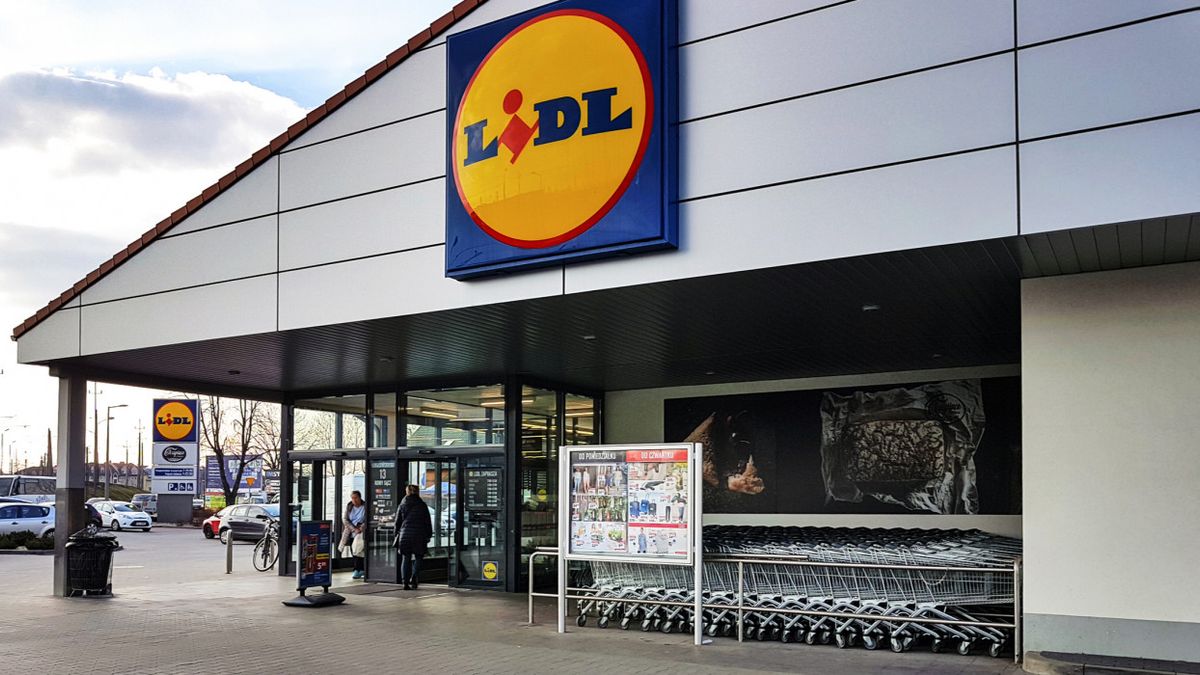 Pofátlan autósok a Lidl parkolóban