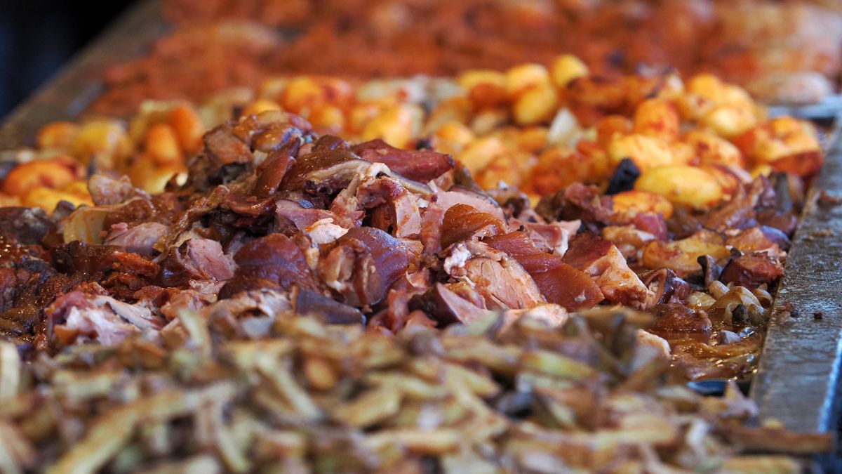 Berúgta az igazi tavaszt a balatoni gasztrofesztivál: fotókon az alsóörsi Csülökparádé