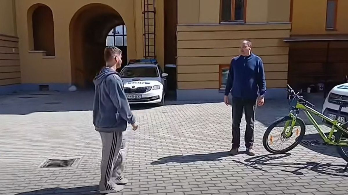 Visszakapta ellopott biciklijét a pápai fiú – videón a megható pillanat