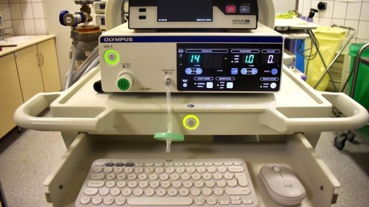 Csúcstechnológia a sebészetben: a betegeknek fontos a bakonyi kórház új műtéti eszköze 