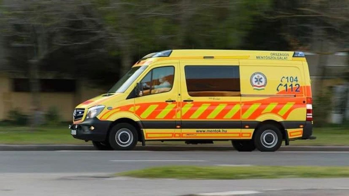 Árokba hajtott egy autó Sümegnél