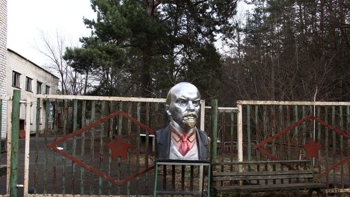 Sugárzó sírdombok alatt nyugszik a történelem egyik legnagyobb atomkatasztrófája (galéria)