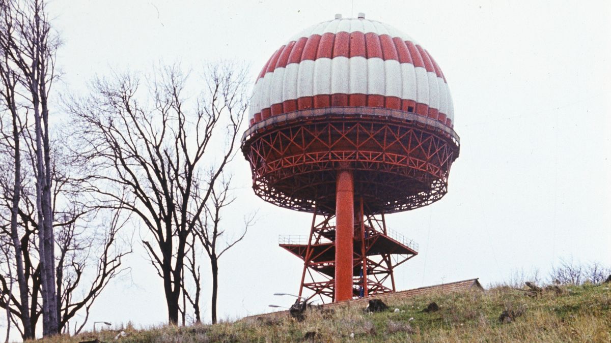 Retró fotókon minden bakonyi túrázó ikonikus iránytűje, ilyen volt a radarállomás