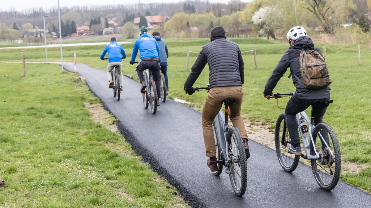 Új bringás korszak a Balaton-felvidéken: 70 kilométerrel bővült a BalatonBike365 hálózata