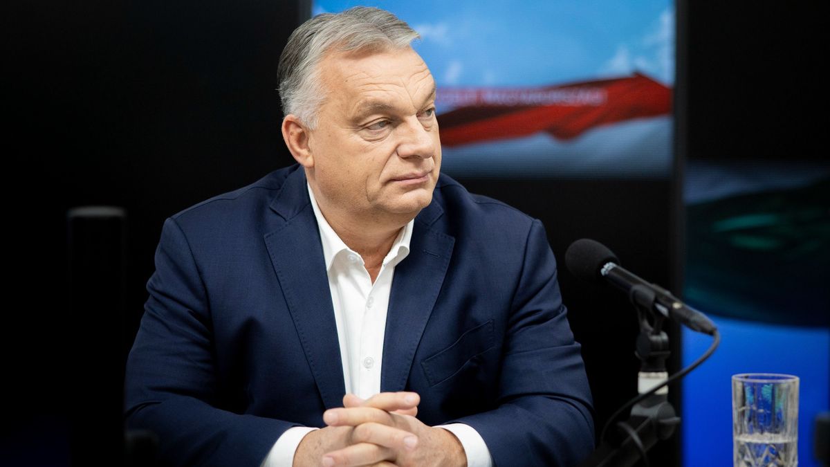 Orbán Viktor: Haladéktalanul jelentse be a kormány, hogy nem hajtja végre a brüsszeli migrációs paktumot