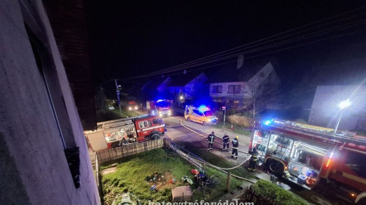 Szalagkorlátnak csapódó autó, tűz- és szén-monoxid-riasztás – Mozgalmas napjuk volt a tűzoltóknak