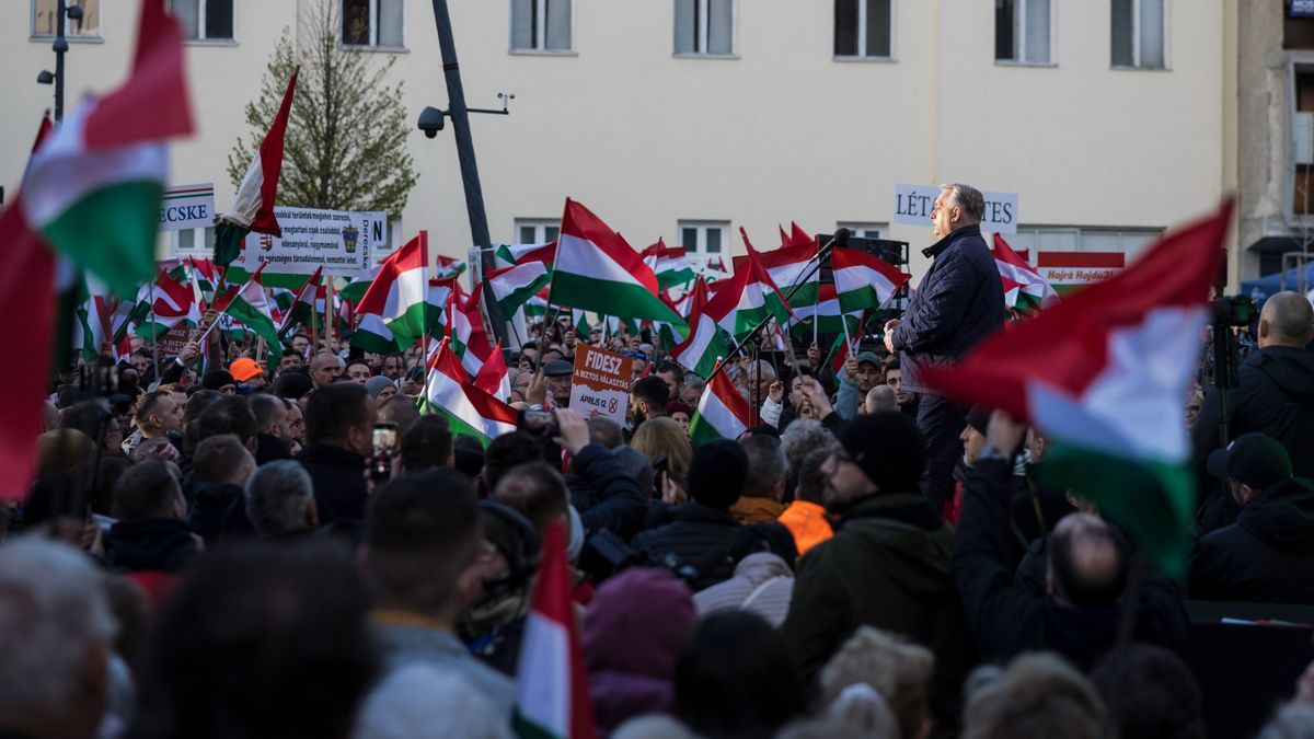 Székesfehérváron folytatja országjárását Orbán Viktor (élő)