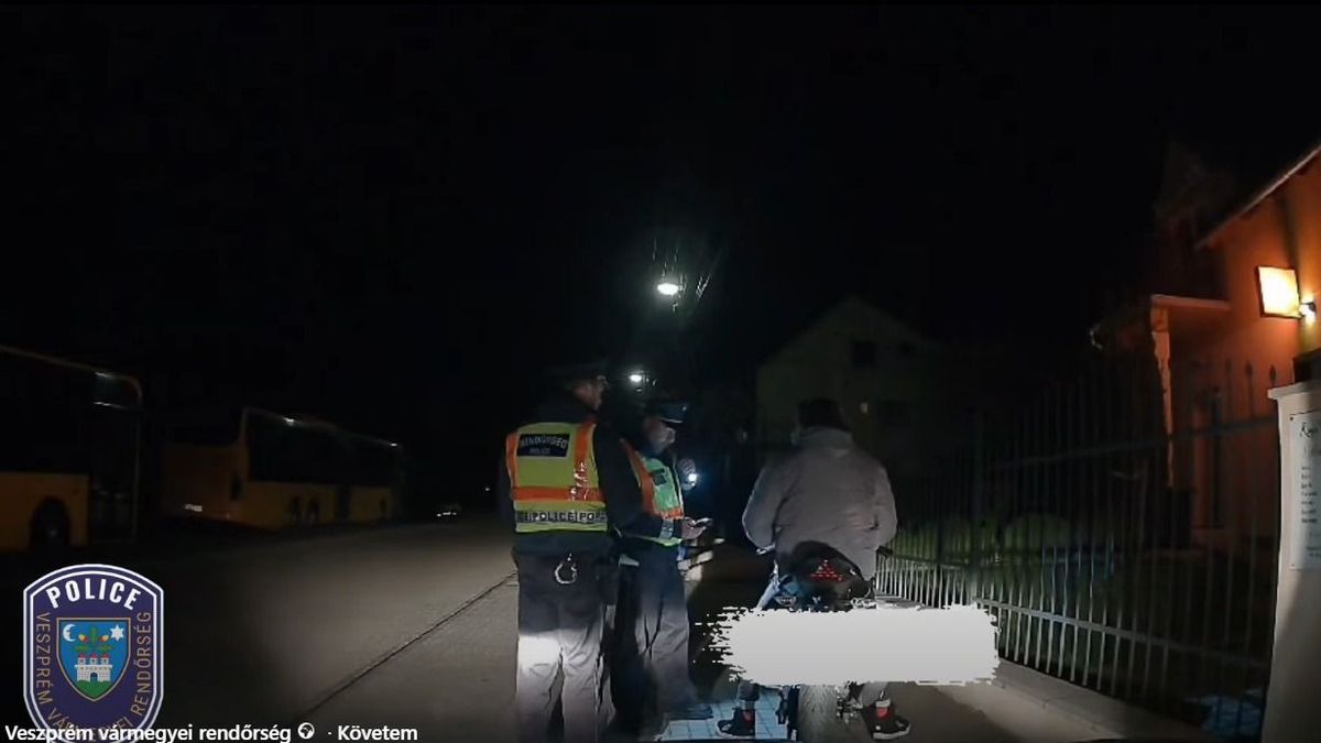 Motorost állítottak meg a rendőrök, ami ezután történt, őket is meglepte (videóval)