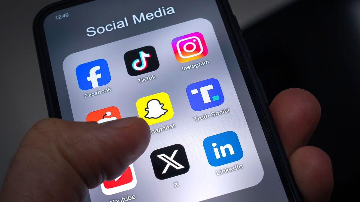 Így csalnak a közösségi médiában: pápai áldozattól vittek el több százezer forintot