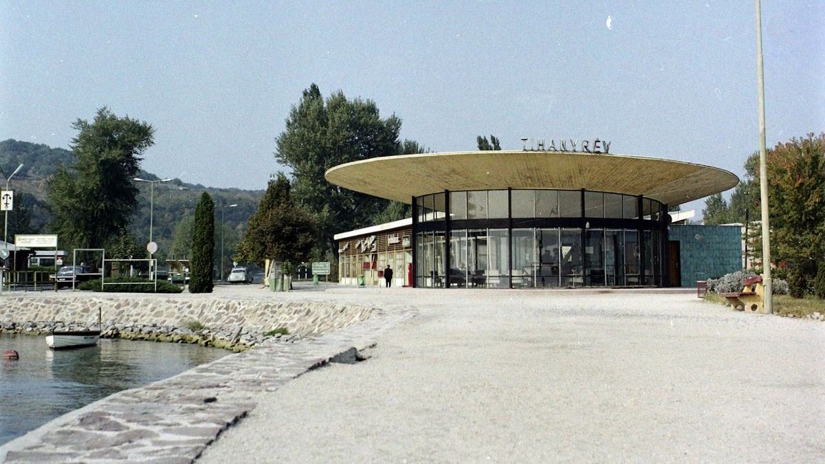 A tihanyi révnél nem a kékszemű lányra vártak, hanem a jelre – felfrissítik a legendás átkelőt