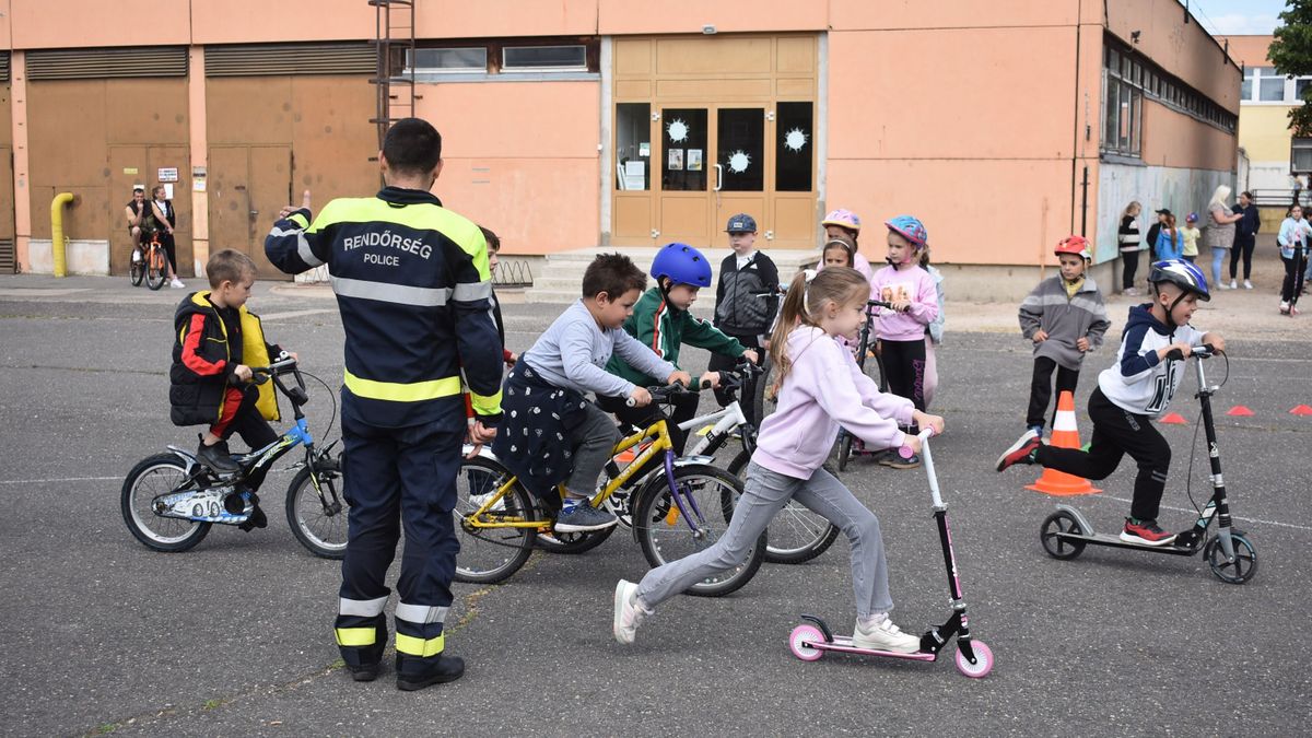 A rendőr mint segítő – sikeres a KEVE program Pápán (galéria)