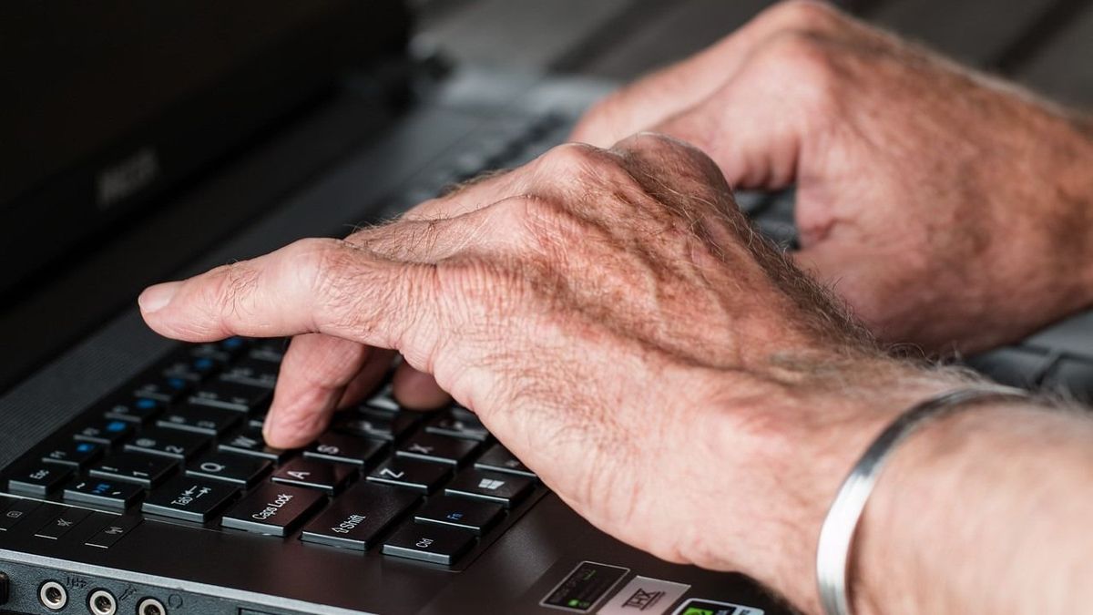 Gyermekekről készült pornográf felvételeket tartott mobilján az 59 éves férfi
