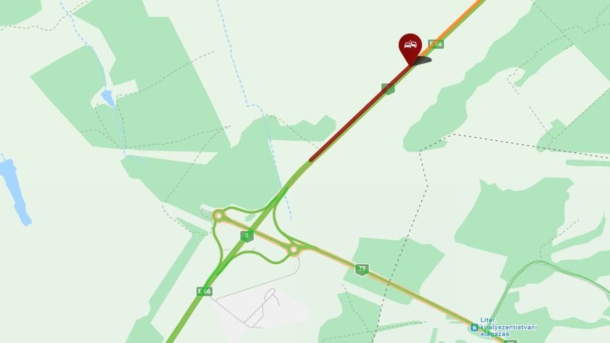 Szalagkorlátnak ütközött egy autó a 8-ason – torlódás várható