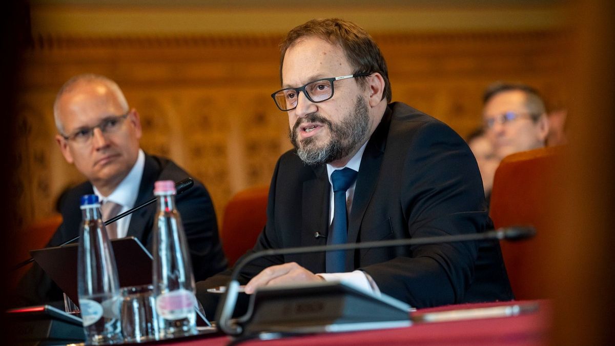 Bemutatta terveit a Tisza pénzügyminisztere: jön a vagyonadó