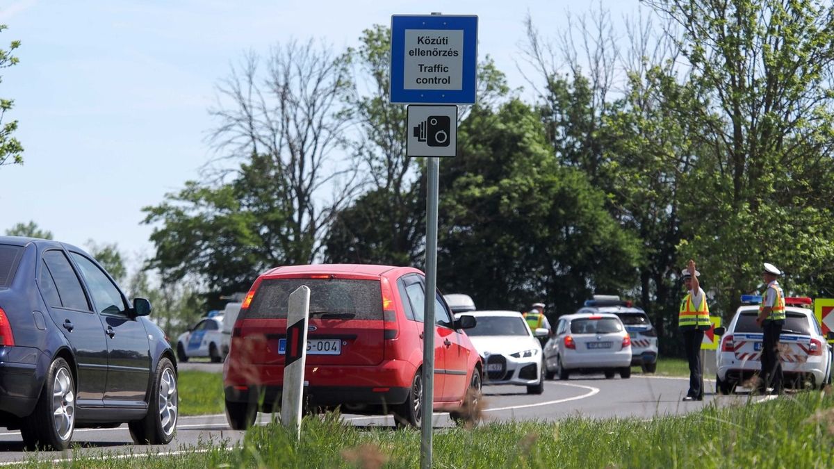 Új traffiboxot telepítettek a 82-es főúton (galéria)