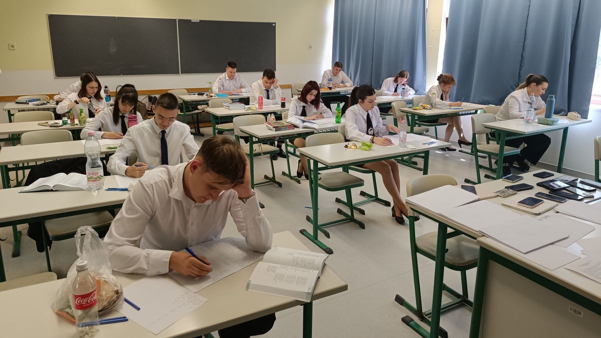 Megizzadtak a diákok a magyar érettségin