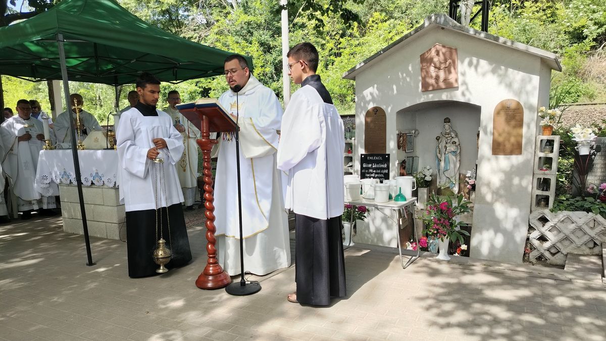 Szűz Máriát köszöntötték a kolontári Szentkútnál (videó)