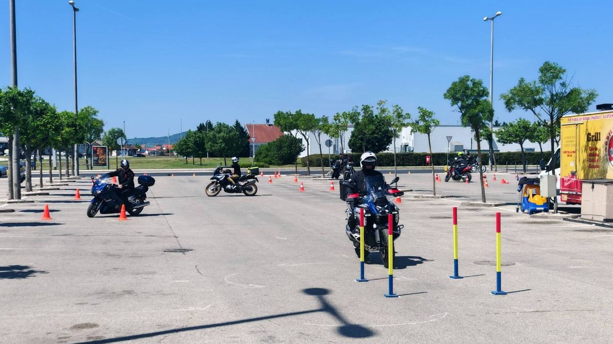 Tapolcán többen is próbára tették tudásukat a motoros tréningen (galéria + videó)
