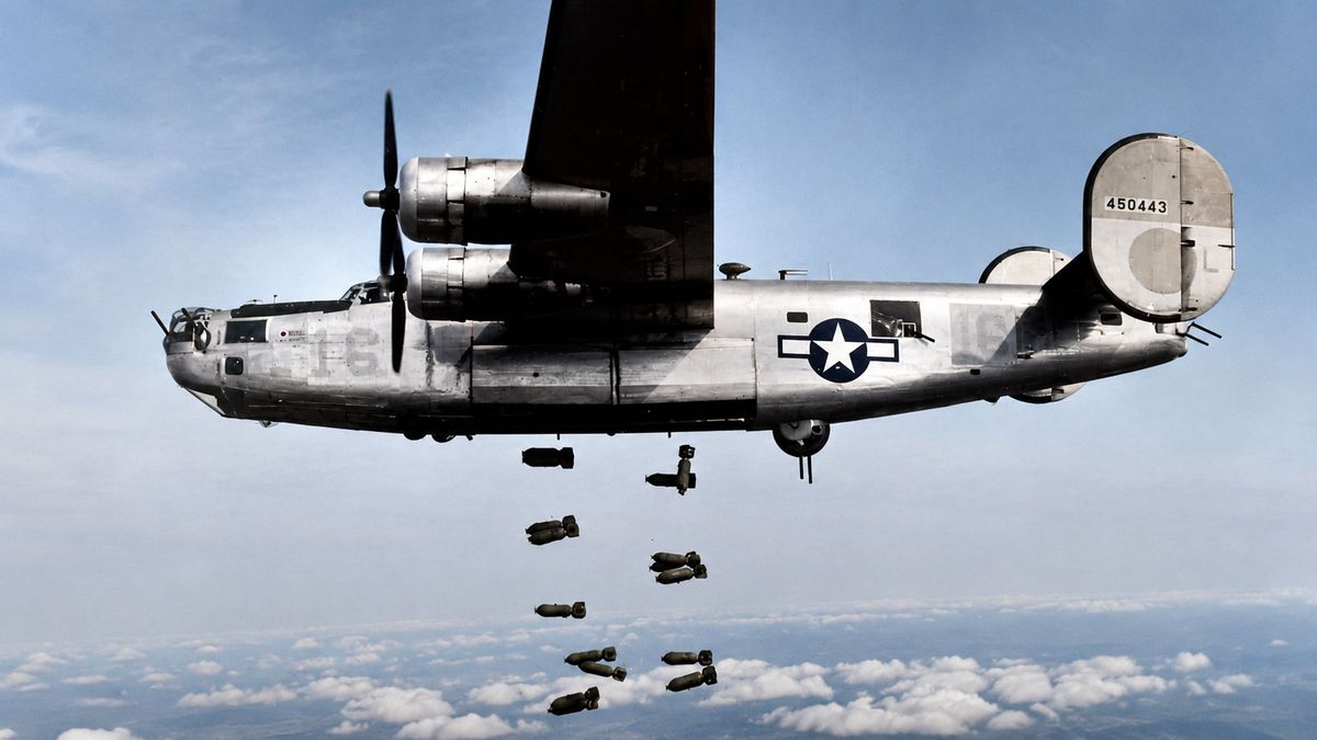 Néhány perc alatt pokollá vált az ég Veszprém felett – felszabadítás helyett repeszbombákat szórtak az amerikai gépek (videó)
