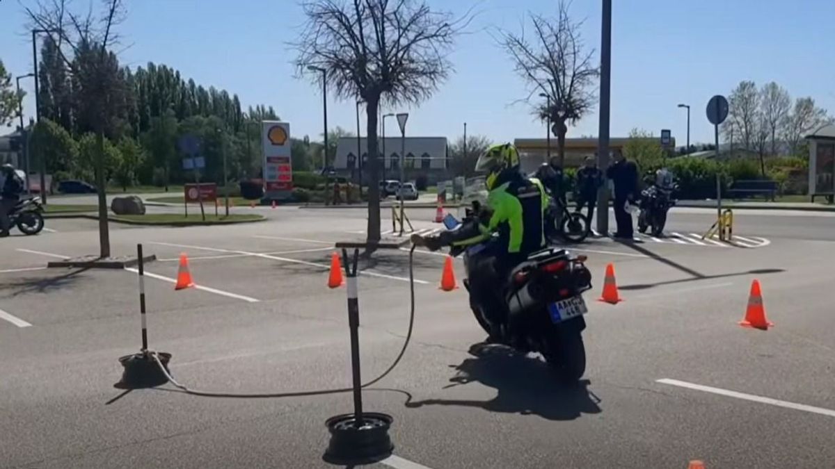 Motorosok, figyelem! Rendőrök tartanak ingyenes vezetéstechnikai tréninget az érdeklődőknek