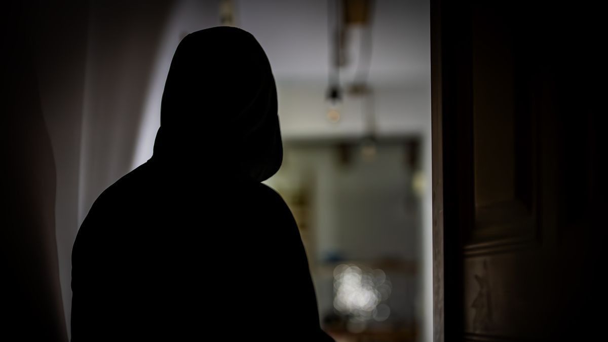 Ajtót nyitottak neki, pénzzel távozott – így csapta be áldozatait a pápai férfi