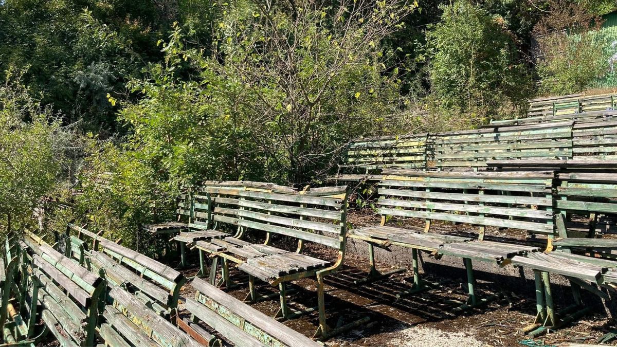 Letaglózó urbexfotókon a balatoni kertmozi - így zabálja fel az idő vasfoga