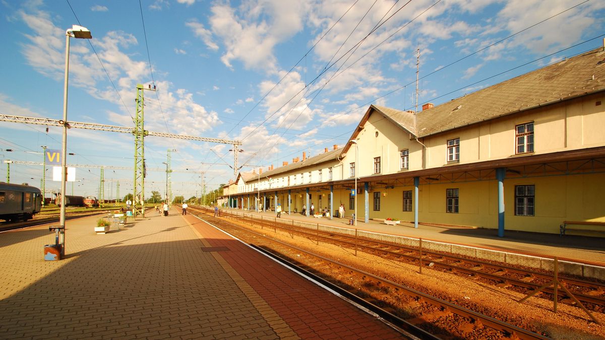 Teljesen felborult a közlekedés a Veszprém–Budapest vonalon: idegőrlő késésekre készüljenek az utasok
