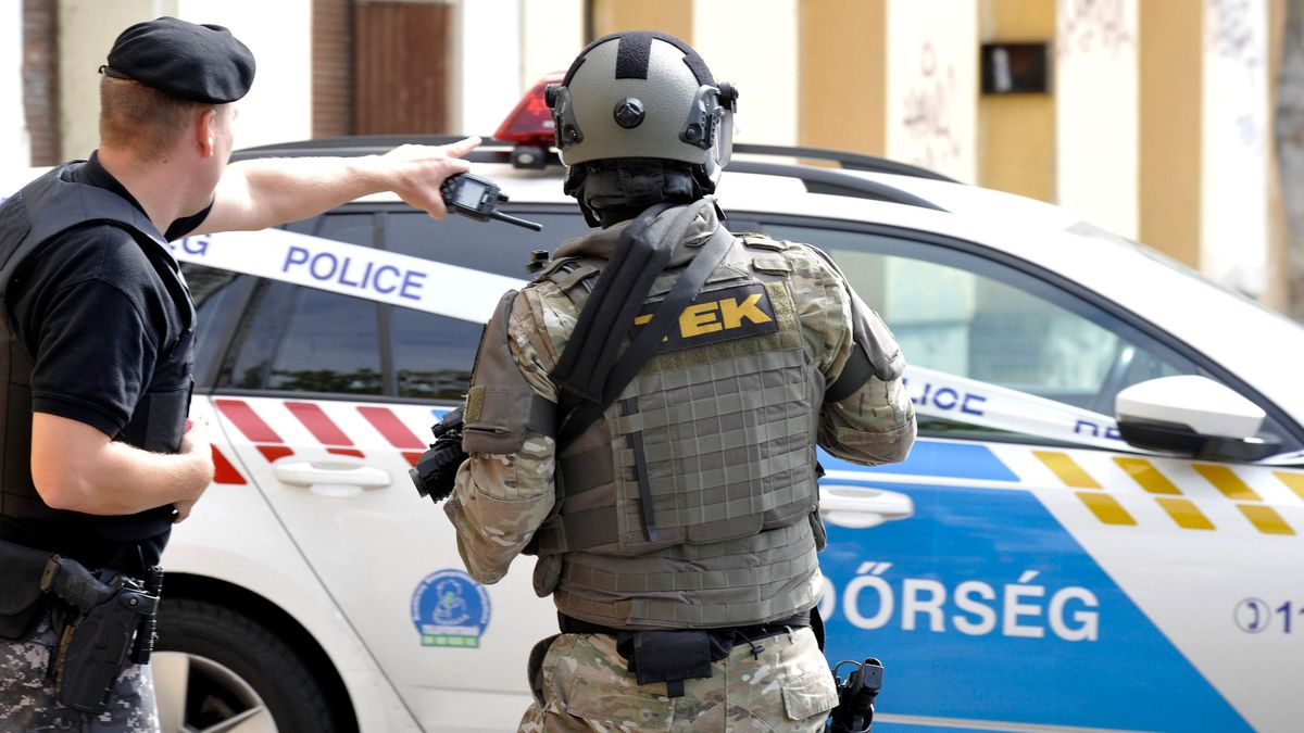Lelőttek a terrorelhárítók egy férfit, aki riasztófegyverrel tüzelt rájuk