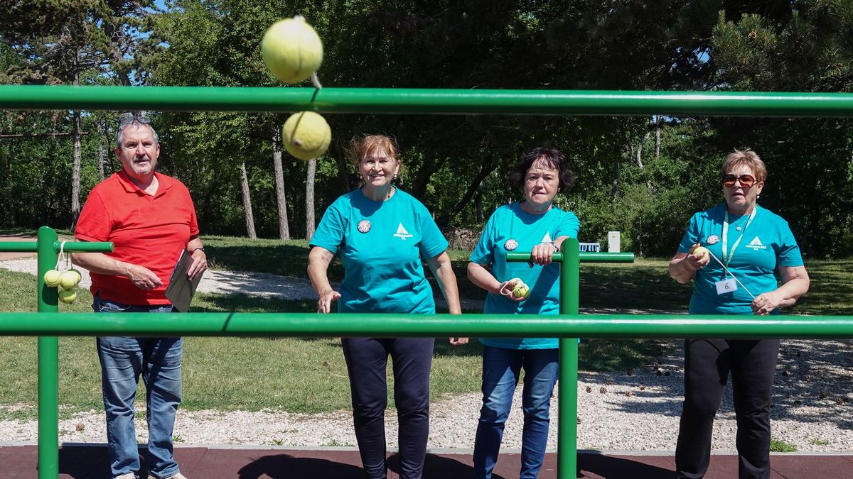A szél sem szegte kedvét a sportoló nyugdíjasoknak (galéria + videó)
