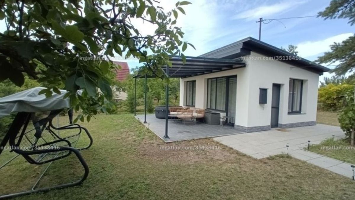 Egy csipet Balaton: szerethető kis ház új tulajdonosára vár (galéria)
