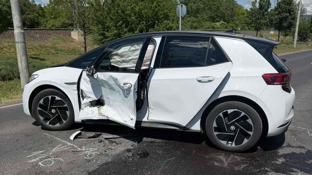 Sokkoló fotókon a 71-es főúti baleset