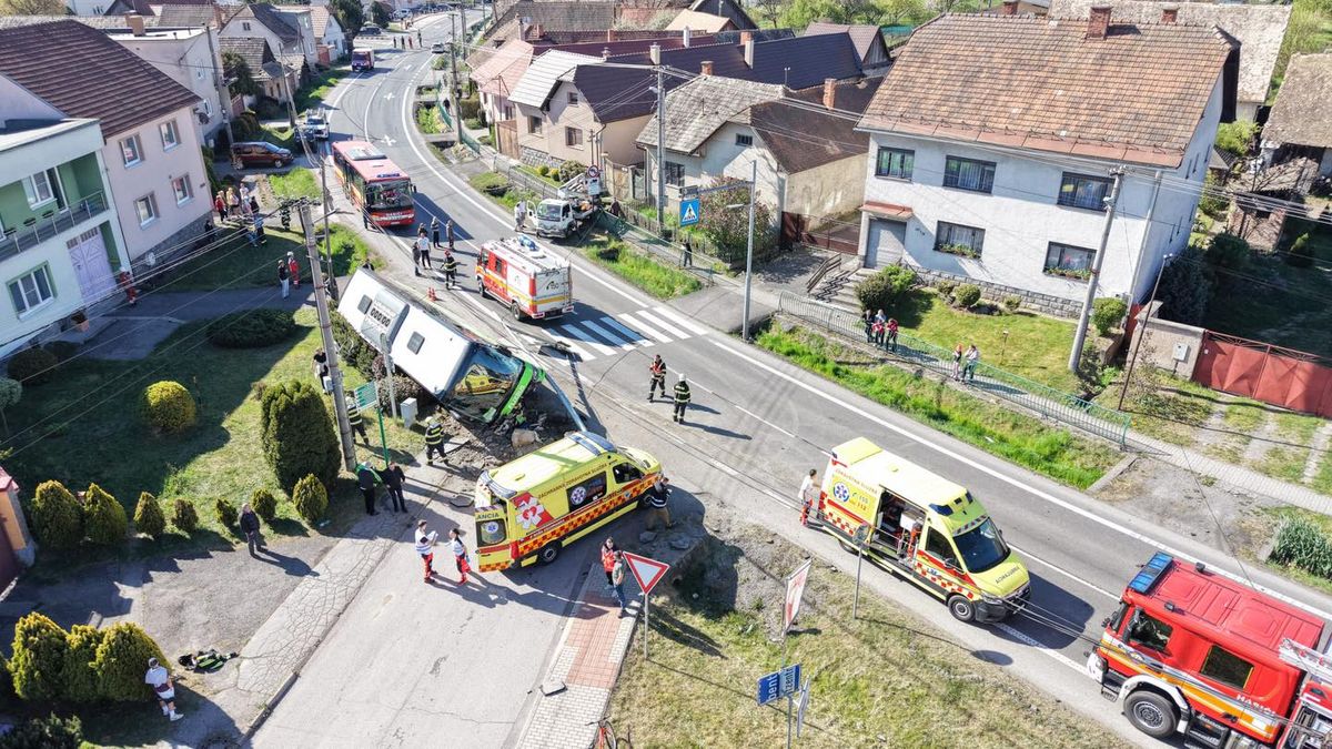 Felborult egy kirándulóbusz, magyarok is megsérültek