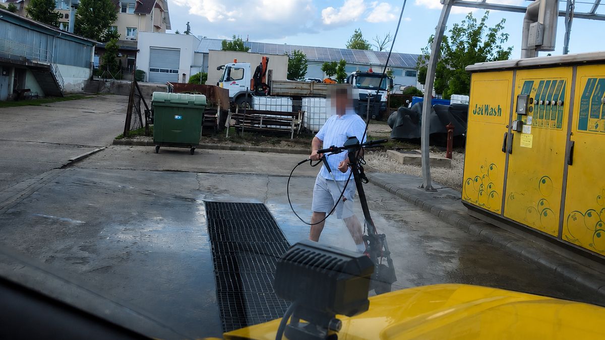Zárlatgyanús ötlet Balatonfüreden: elektromos rollert vittek a nagynyomású alá