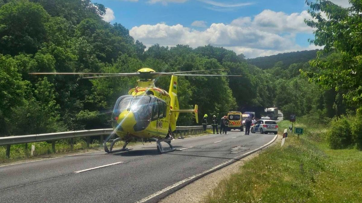 Drámai helyszíni fotókon a bakonyi motorosbaleset (képgaléria)