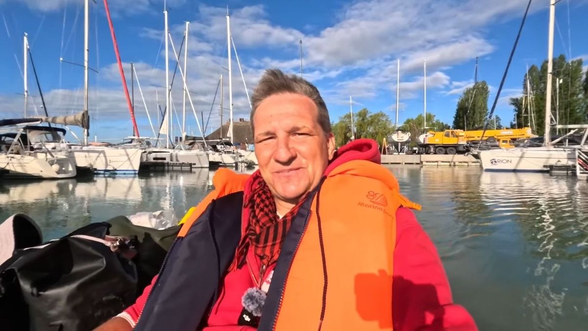 Drónnal és vízibiciklivel fedezi fel a Balatont PetiFly, már Tihany felé tart a kaland +videó