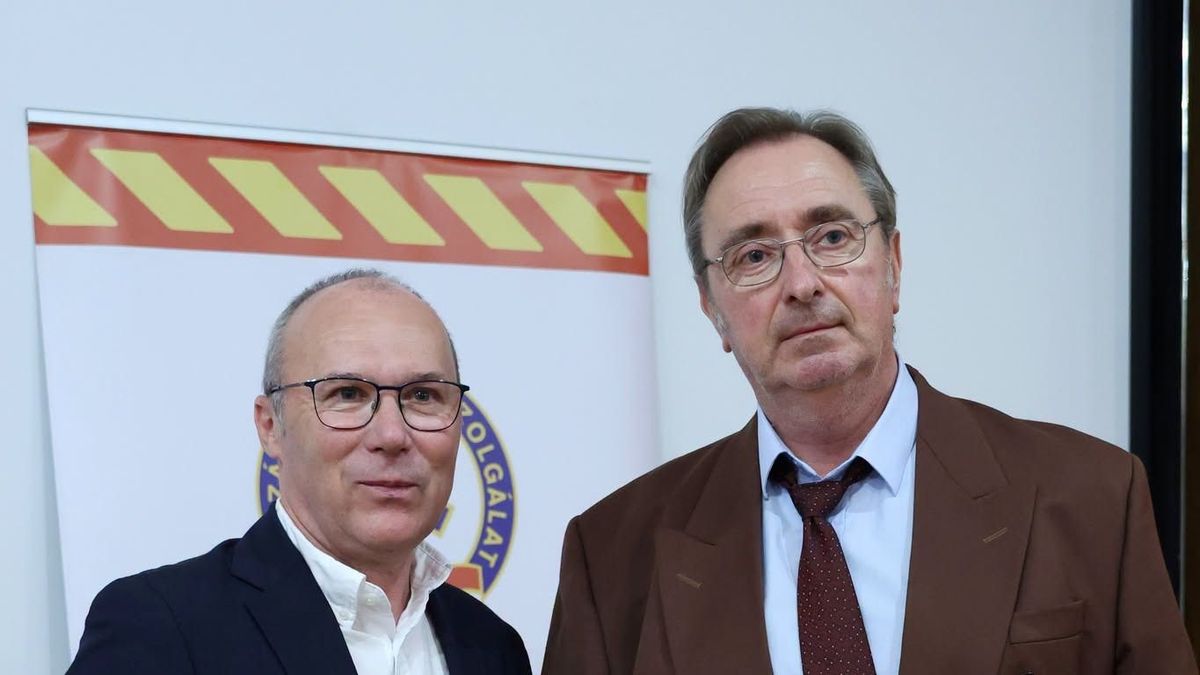 37 éve ment életeket Veszprémben: rangos díjjal ismerték el a legendás mentőápolót (+ fotók)