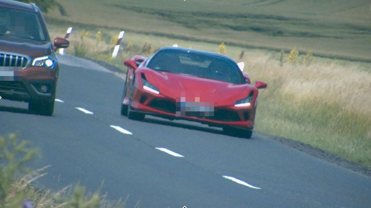 Ferrarival száguldott Nemesvámosnál, 143-mal kapták lencsevégre