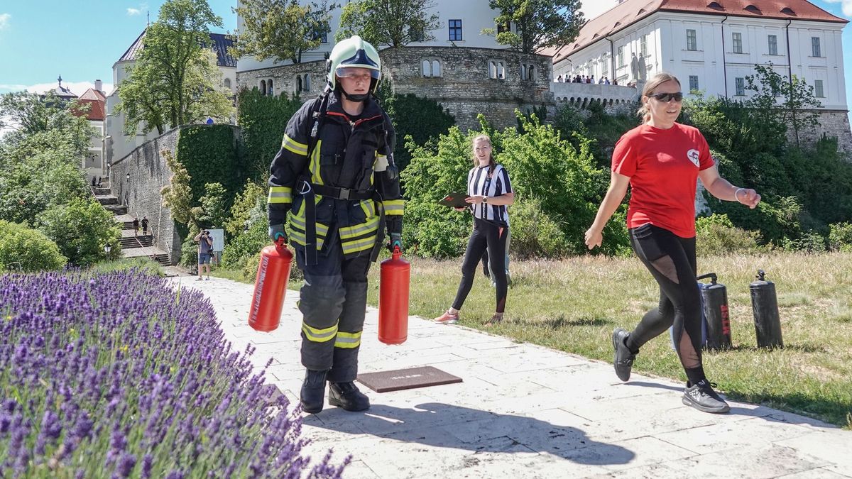 Backdraft: tűzoltók mérték össze erejüket és tudásukat Veszprémben (galéria + videó)