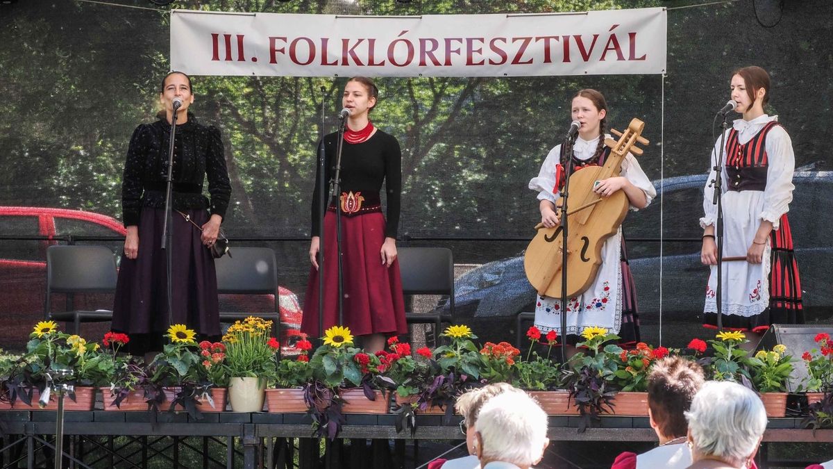A hagyomány lángját adták tovább Balatonalmádiban a III. Folklórfesztiválon (galéria)