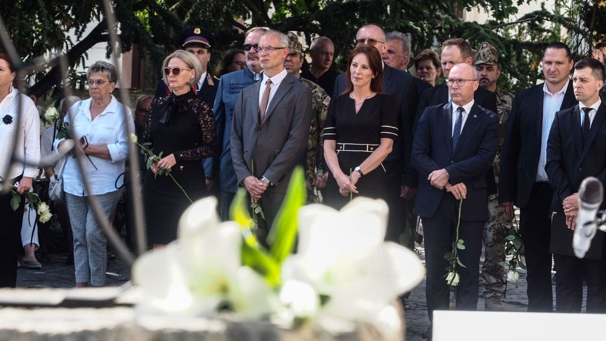 „Mind egyek vagyunk” – A nemzeti összetartozás napjára emlékeztek Veszprémben (galéria)