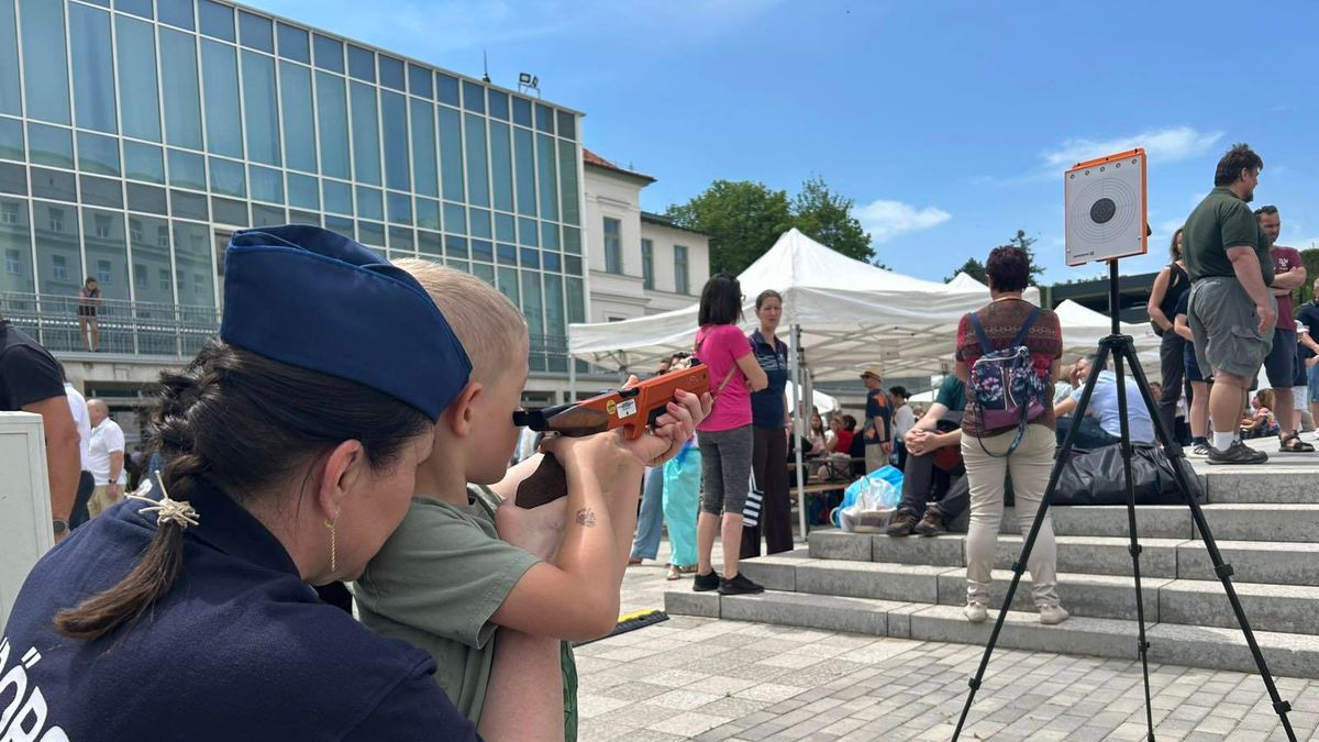 Gyermeknapi programokon jártak a vármegyei rendőrök (galéria)